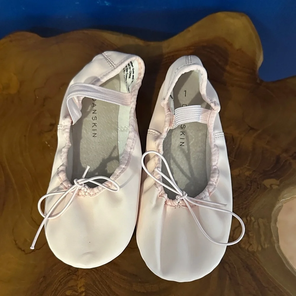 NWOT Danskin Light Pink Kids Leather Ballet Slippers Size 1